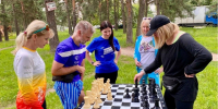 В День молодежи котельниковцы играли в шахматы, настолки и танцевали на траве - Regions.Ru